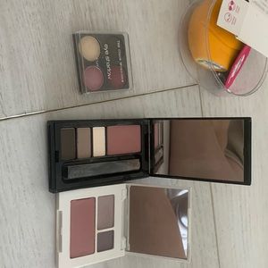 3 mini eye shadow palette